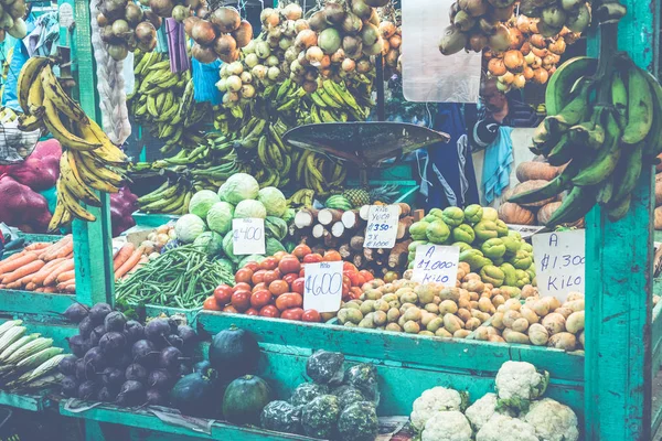 Frutas y verduras.Farmer 's Market. San José, Costa Rica, tro — Foto de Stock