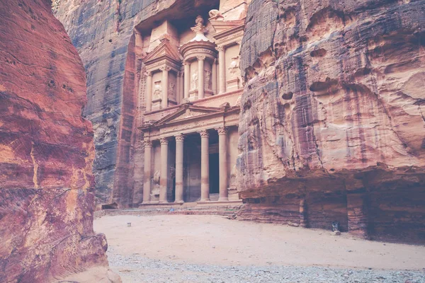 Al Khazneh - skarbiec, starożytne miasto Petra, Jordania — Zdjęcie stockowe