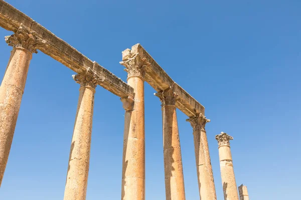 O antigo Jerash. Ruínas da cidade greco-romana de Gera na Jordânia — Fotografia de Stock