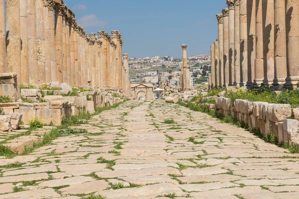 Rua Colonnaded na cidade romana de Gerasa, perto de Jerash (Pompeia o — Fotografia de Stock