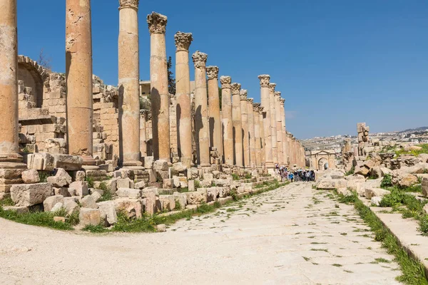 Rua Colonnaded na cidade romana de Gerasa, perto de Jerash (Pompeia o — Fotografia de Stock