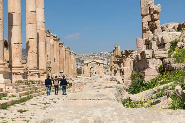 Via colonnata nella città romana di Gerasa vicino a Jerash (Pompei o — Foto Stock