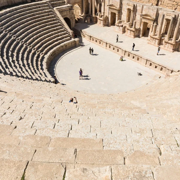 Ruinas del antiguo teatro del norte en la histórica ciudad de Jer —  Fotos de Stock