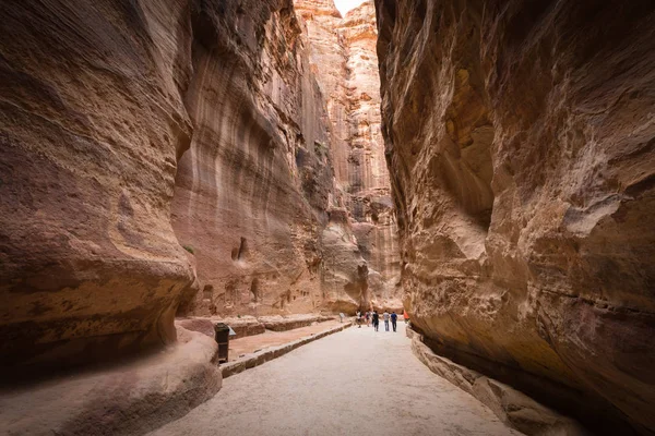 Fantástica belleza de la garganta de Siq en Petra, Jordania — Foto de Stock