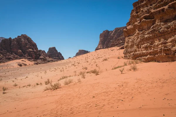 Panorámás kilátással a Wadi Rum desert, Jordánia — Stock Fotó