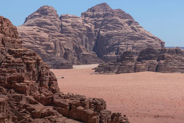 Panorámás kilátással a Wadi Rum desert, Jordánia — Stock Fotó