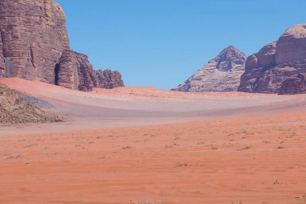 Wadi rum-sivatagi táj, Jordánia — Stock Fotó