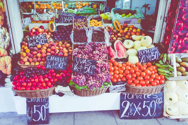 다채로운 과일 및 야채 마구간 부에노스 아이레스, 아르헨티나. — 스톡 사진