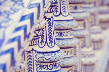 Plaza de Espana mavi korkuluk ayrıntılı olarak Sevilla, Endülüs, İspanya.