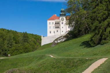 Pieskowa Skala, Polonya - 01 Mayıs 2018: Castle Pieskowa Skala yakınındaki Krakow, Polonya.