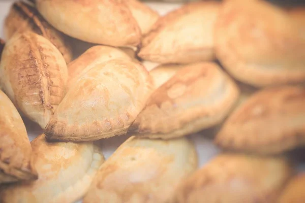 Традиційні Empanadas Фаршировані Фарш Перець Кукурудзи Подається Соусом Аджи Picante — стокове фото