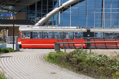 Katowice, Polonya - 05 Mayıs 2018: geçen eski Konstal 105na tramvay