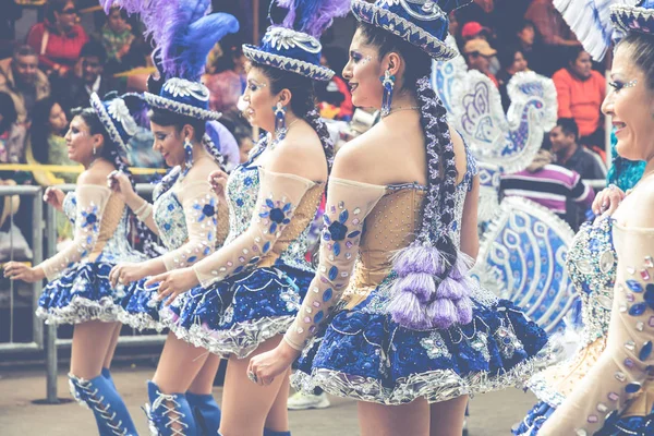 ORURO, BOLIVIA - 10 DE FEBRERO DE 2018: Bailarines en el Carnaval de Oruro — Foto de Stock