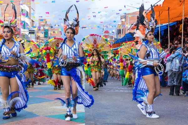 ORURO, BOLÍVIA - FEVEREIRO 10, 2018: Dançarinos no Carnaval de Oruro em — Fotografia de Stock