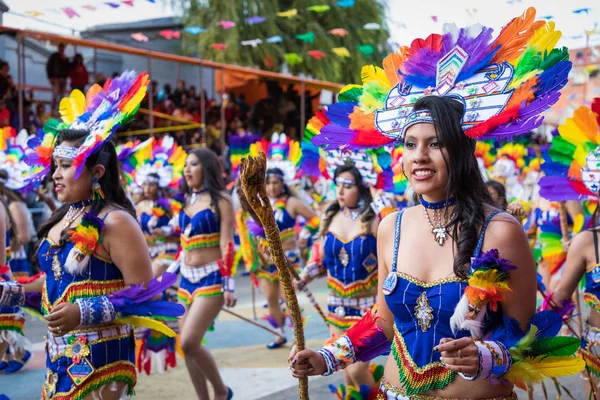 ORURO, BOLIVIA - 10 DE FEBRERO DE 2018: Bailarines en el Carnaval de Oruro — Foto de Stock