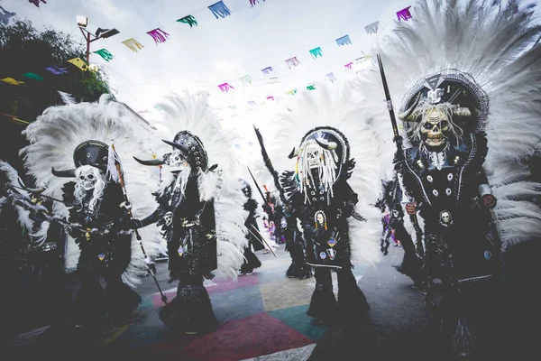 ORURO, BOLIVIA - 10 DE FEBRERO DE 2018: Bailarines en el Carnaval de Oruro — Foto de Stock