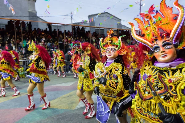 ORURO, BOLÍVIA - FEVEREIRO 10, 2018: Dançarinos no Carnaval de Oruro em — Fotografia de Stock