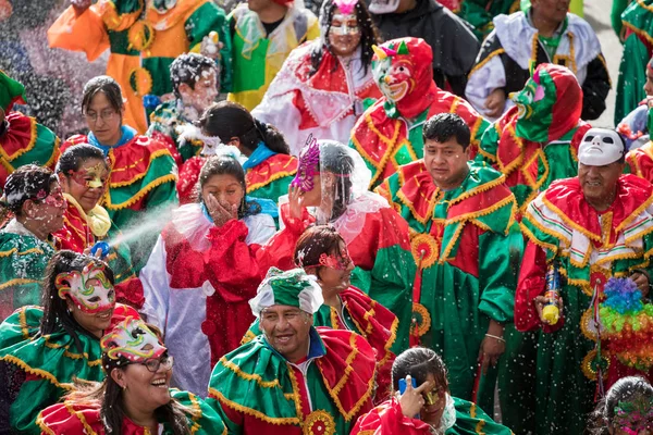 LA PAZ, BOLIVIA - 11 DE FEBRERO DE 2018: Bailarines en el Carnaval de La Paz — Foto de Stock