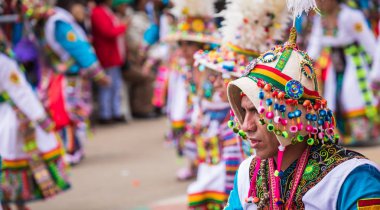 : Oruro, Bolivia - 10 Şubat 2018: Oruro karnaval, dansçılar