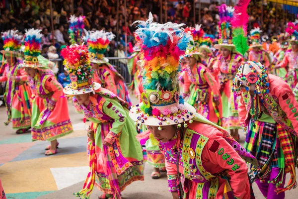 ORURO, BOLIVIA - 10 DE FEBRERO DE 2018: Bailarines en el Carnaval de Oruro — Foto de Stock