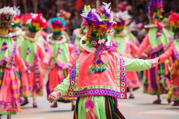 Oruro, Bolívie - 10 února 2018: Tanečníci v Oruro Carnival v — Stock fotografie