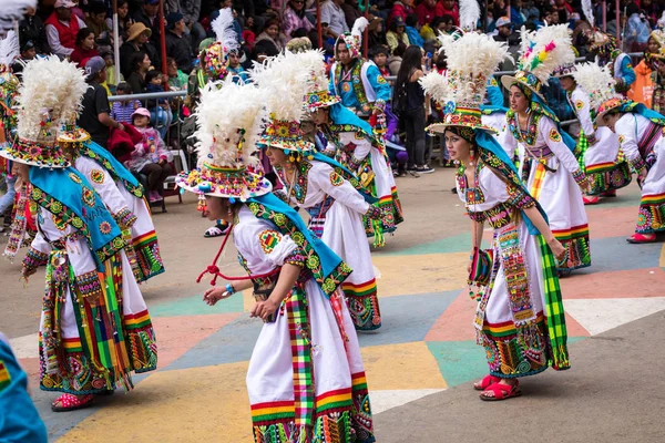 Oruro, Bolivia - 10 februari 2018: Dansare på Oruro karneval i — Stockfoto