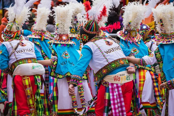 Oruro, bolivien - 10. februar 2018: tänzer beim oruro-karneval in — Stockfoto