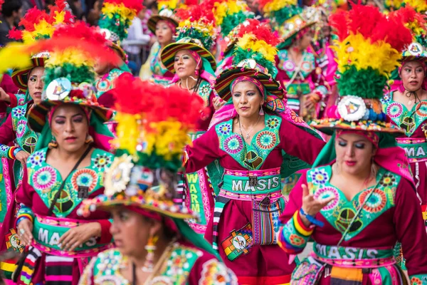 ORURO, BOLÍVIA - FEVEREIRO 10, 2018: Dançarinos no Carnaval de Oruro em — Fotografia de Stock