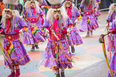 : Oruro, Bolivia - 10 Şubat 2018: Oruro karnaval, dansçılar