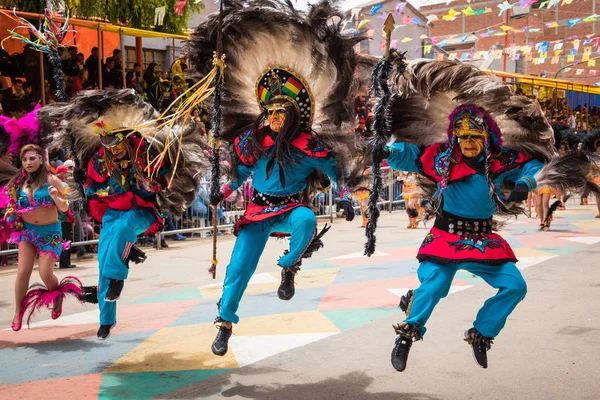 Oruro, bolivien - 10. februar 2018: tänzer beim oruro-karneval in — Stockfoto