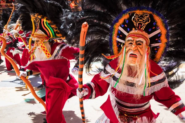 Oruro, bolivien - 10. februar 2018: tänzer beim oruro-karneval in — Stockfoto