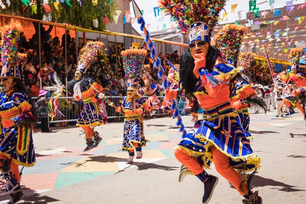 Oruro, Bolivia - 10 februari 2018: Dansare på Oruro karneval i — Stockfoto