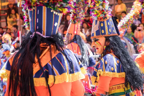 ORURO, BOLÍVIA - FEVEREIRO 10, 2018: Dançarinos no Carnaval de Oruro em — Fotografia de Stock