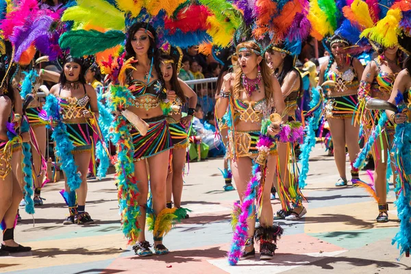 Oruro, bolivien - 10. februar 2018: tänzer beim oruro-karneval in — Stockfoto