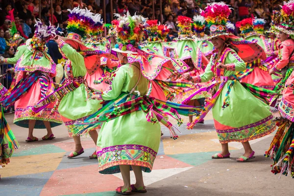 ORURO, BOLIVIA - HELMIKUU 10, 2018: Oruron karnevaalin tanssijat — kuvapankkivalokuva