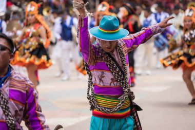 : Oruro, Bolivia - 10 Şubat 2018: Oruro karnaval, dansçılar