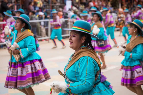 ORURO, BOLIVIA - 10 DE FEBRERO DE 2018: Bailarines en el Carnaval de Oruro — Foto de Stock