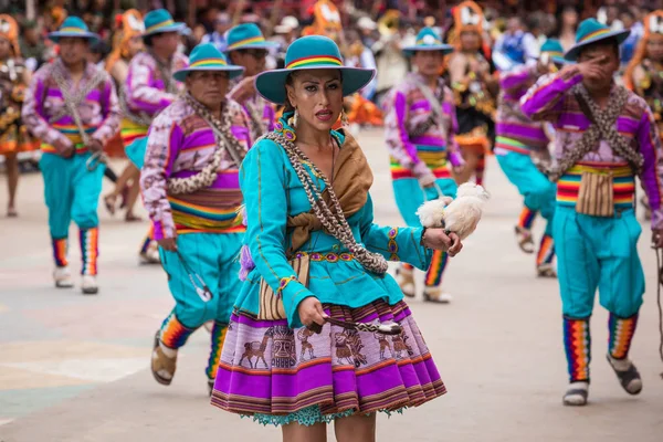 Oruro, bolivien - 10. februar 2018: tänzer beim oruro-karneval in — Stockfoto