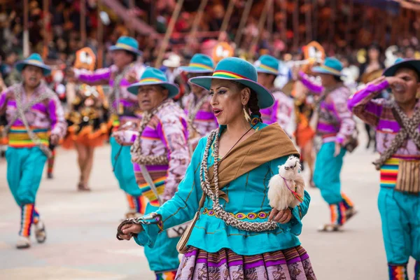 ORURO, BOLIVIA - 10 DE FEBRERO DE 2018: Bailarines en el Carnaval de Oruro — Foto de Stock