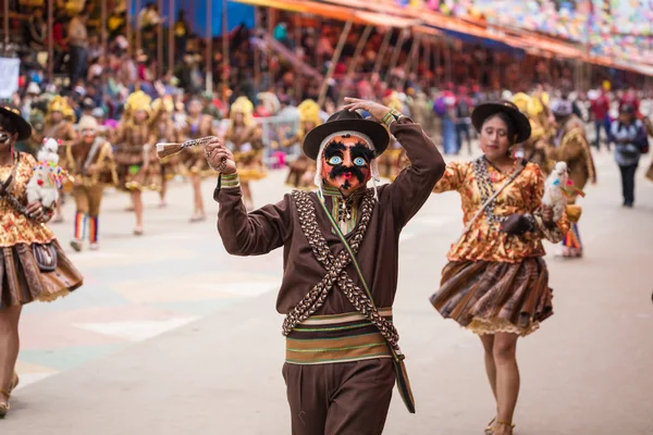 ORURO, BOLÍVIA - FEVEREIRO 10, 2018: Dançarinos no Carnaval de Oruro — Fotografia de Stock