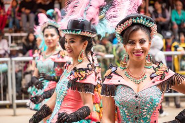 : Oruro, Bolivia - 10 Şubat 2018: Oruro karnaval, dansçılar