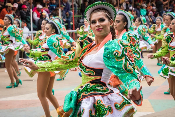 ORURO, BOLIVIA - 10 DE FEBRERO DE 2018: Bailarines en el Carnaval de Oruro — Foto de Stock