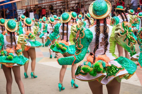 Oruro, Bolivia -, 10 februari 2018: Dansers bij Oruro carnaval in — Stockfoto