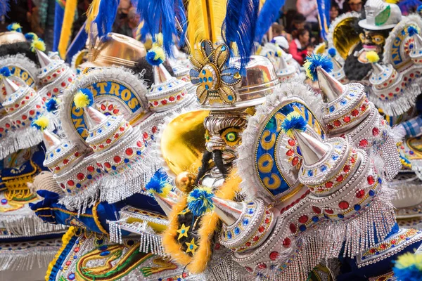 ORURO, BOLÍVIA - FEVEREIRO 10, 2018: Dançarinos no Carnaval de Oruro em — Fotografia de Stock