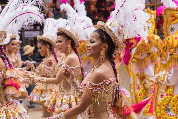 ORURO, BOLÍVIA - FEVEREIRO 10, 2018: Dançarinos no Carnaval de Oruro em — Fotografia de Stock