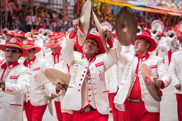 Oruro, Bolivia - 10 februari 2018: Dansare på Oruro karneval i — Stockfoto