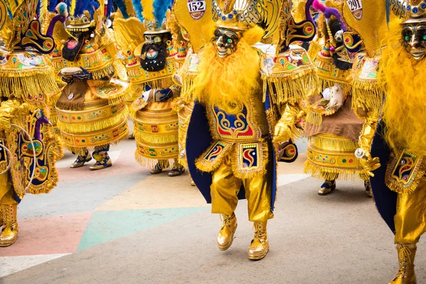 : Oruro, Bolivia - 10 Şubat 2018: Oruro karnaval, dansçılar — Stok fotoğraf