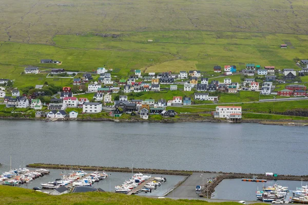 Sandavagur dorf auf den färöern, dänemark. — Stockfoto