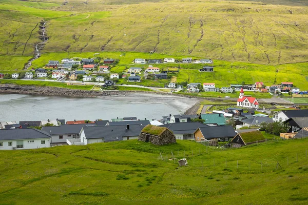 Sandavagur dorf auf den färöern, dänemark. — Stockfoto