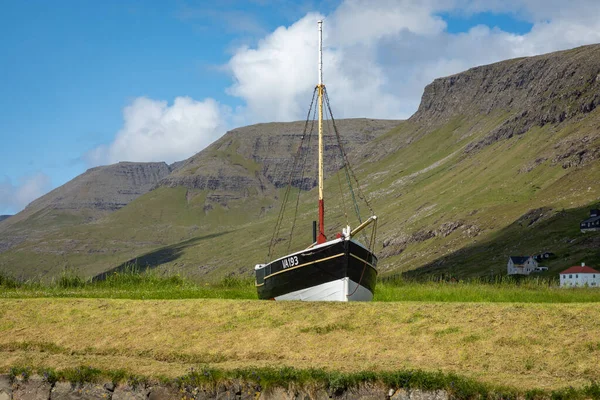 SORVAGUR, FAROE ISLANDS, DENMARK - JULY 09, 2019: Traditional fa — Stock Photo, Image